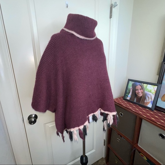 Libby Edelman Burgundy Tassel Sweater Poncho Wrap OS - Picture 6 of 15